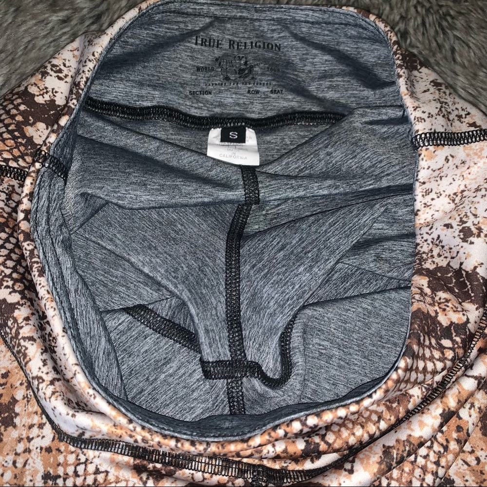 True Religion Bodied Python Mid Rise Leggings Sz S - image 6